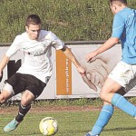 Wieder dabei: Grebensteins Sascha Fuchs (links , im Spiel gegen Bosporus) hat seine Verletzung auskuriert und steht am Sonntag wieder zur Verfügung. Foto: mrß