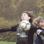 Zwei die sich bestens kennen: Früher spielten Hannes Drube (links) und Sascha Knoll gemeinsam in der Grebensteiner Landesliga-Elf. Jetzt zählt Knoll zu den Stützen von Calden/Meimbressen, die am Samstag Grebenstein empfängt. Foto: Hofmeister